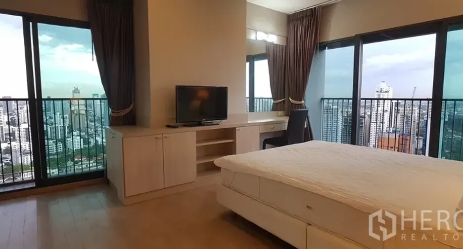 À louer 3 chambres condo à Khlong Toei, Bangkok