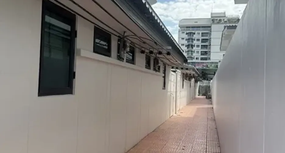 出租 3 卧室 联排别墅 在 Watthana, 曼谷