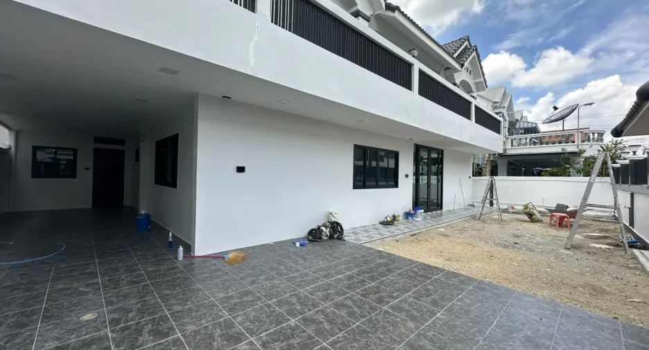 Oficina en alquiler de 7 habitaciones en Phra Khanong, Bangkok