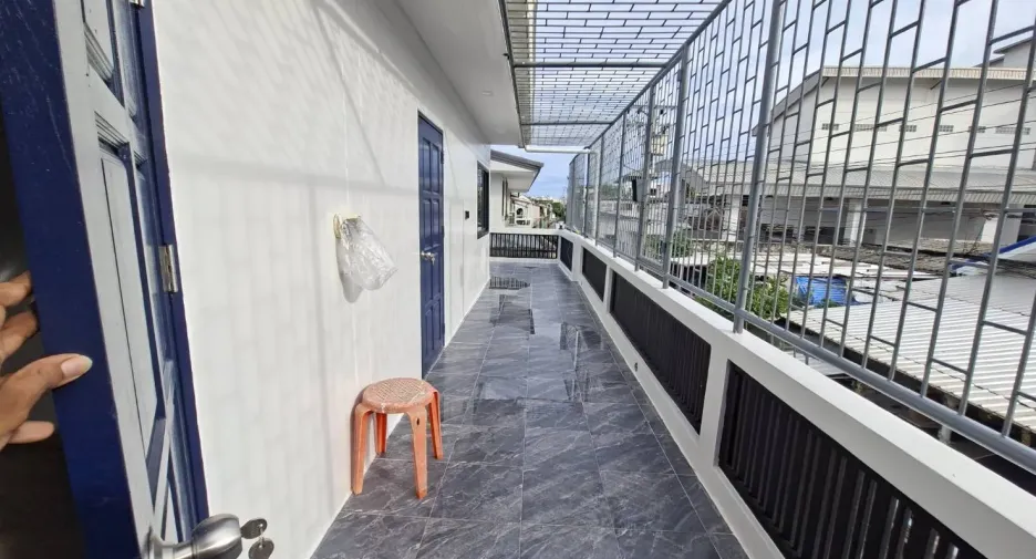 Oficina en alquiler de 6 habitaciones en Phra Khanong, Bangkok