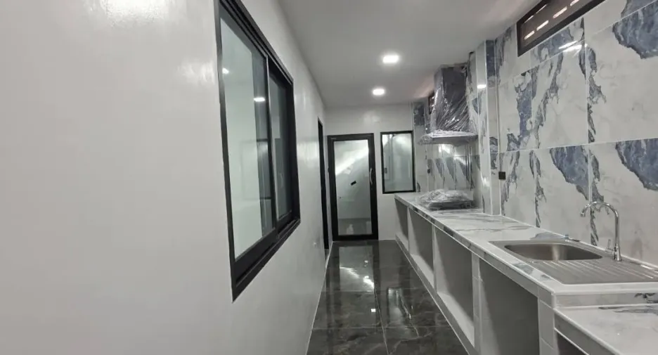 Oficina en alquiler de 6 habitaciones en Phra Khanong, Bangkok