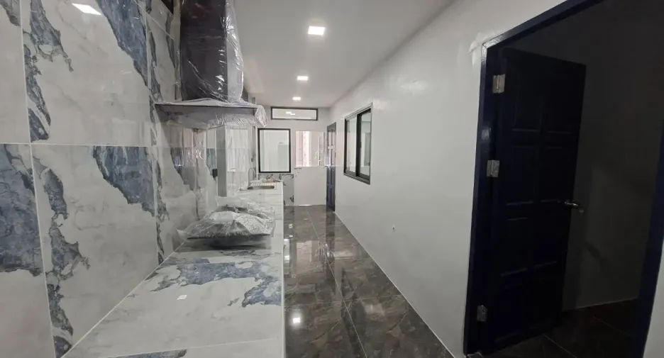Oficina en alquiler de 6 habitaciones en Phra Khanong, Bangkok