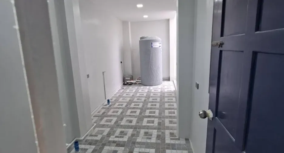 Oficina en alquiler de 6 habitaciones en Phra Khanong, Bangkok