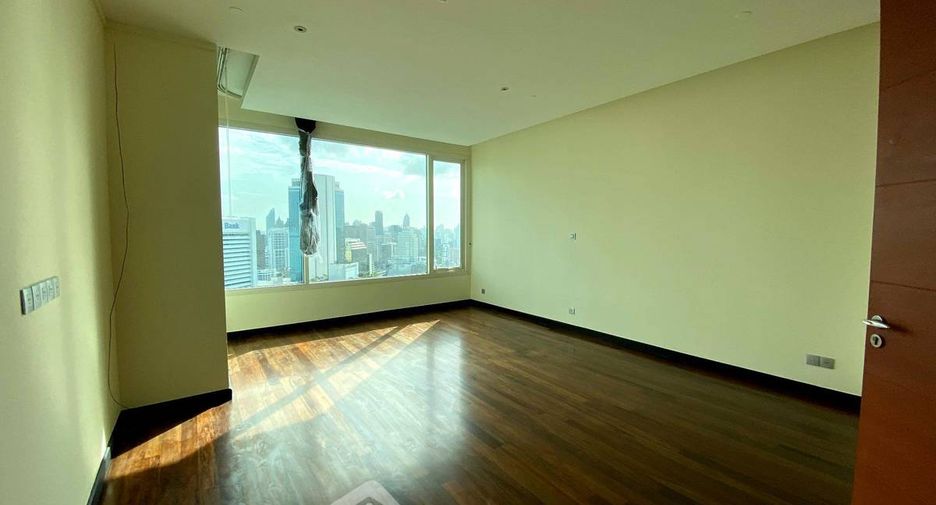 For sale 3 bedrooms condo in Sathon, Bangkok
