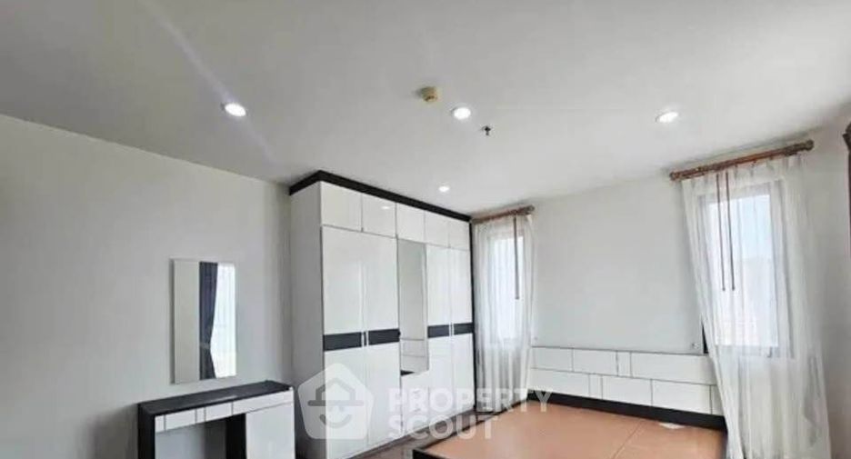Продажа 2 спальни кондо в Ратчатхещи, Бангкок