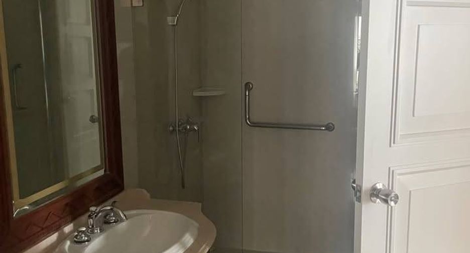 Condo en alquiler de 2 habitaciones en Khlong Toei, Bangkok