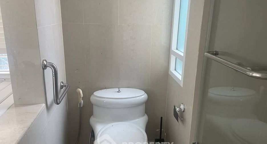 Condo en alquiler de 2 habitaciones en Khlong Toei, Bangkok