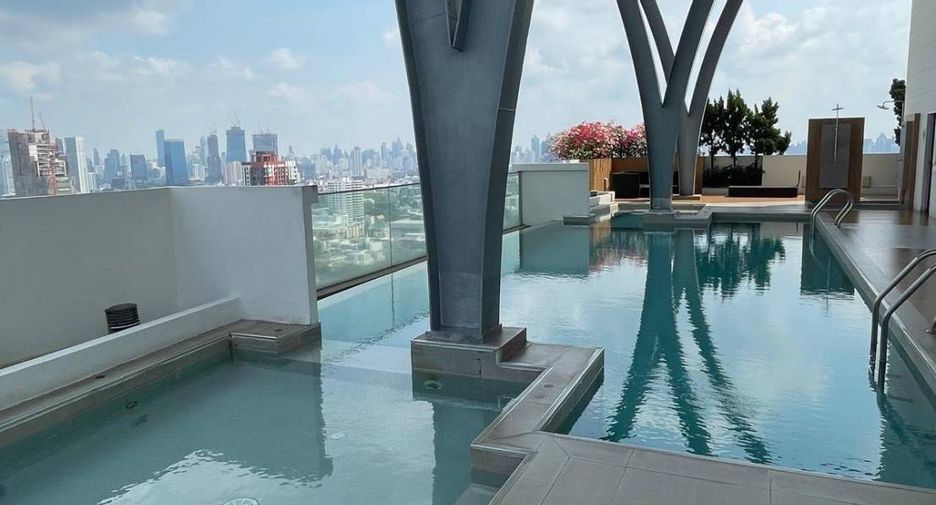 Condo en venta de 2 habitaciones en Yan Nawa, Bangkok