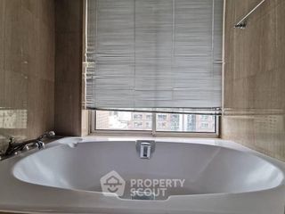 For rent and for sale 2 bedrooms condo in Pathum Wan, Bangkok