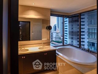 À louer et à vendre 3 chambres condo à Khlong Toei, Bangkok