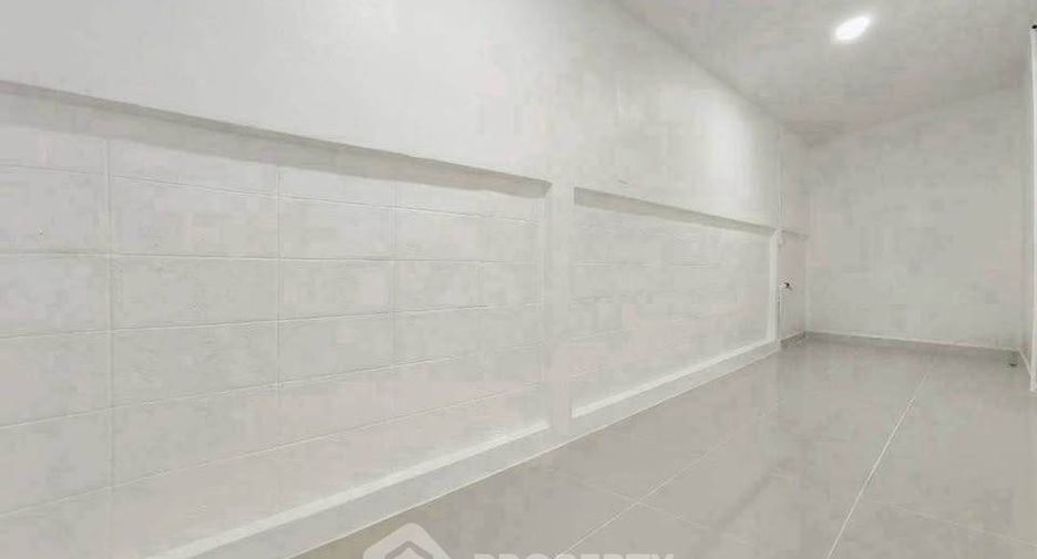 Casa en venta de 3 habitaciones en Si Racha, Chonburi