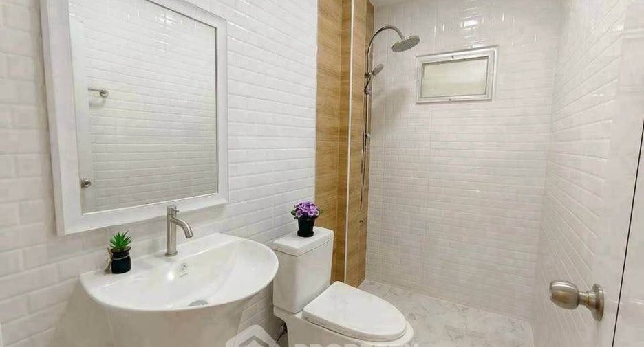 Casa en venta de 3 habitaciones en Si Racha, Chonburi