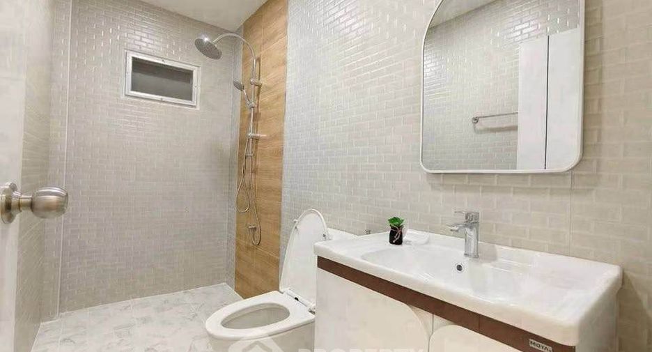 Casa en venta de 3 habitaciones en Si Racha, Chonburi