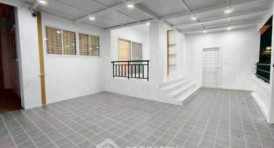 Casa en venta de 3 habitaciones en Si Racha, Chonburi