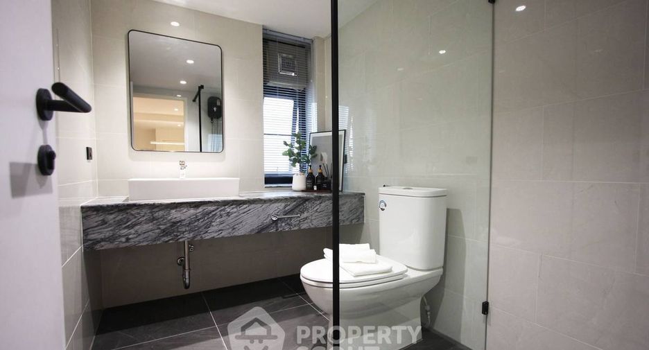 Condo en venta de 2 habitaciones en Phra Khanong, Bangkok