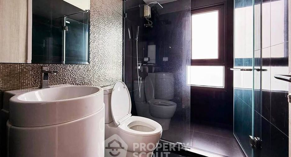 Condo en venta de 2 habitaciones en Khlong Toei, Bangkok