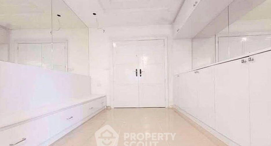 À vendre 3 chambres condo à Khlong Toei, Bangkok