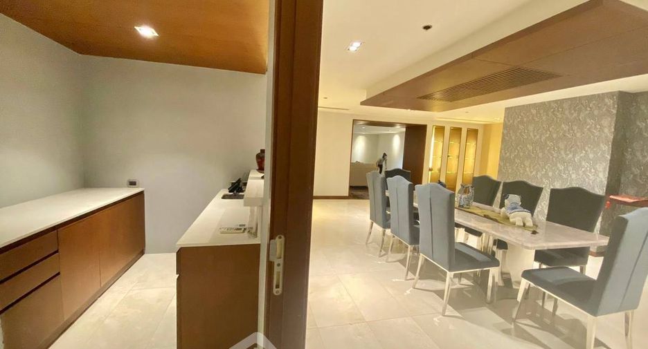 Condo en alquiler y en venta de 3 habitaciones en Watthana, Bangkok