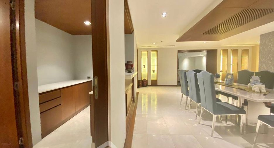 Condo en alquiler y en venta de 3 habitaciones en Watthana, Bangkok