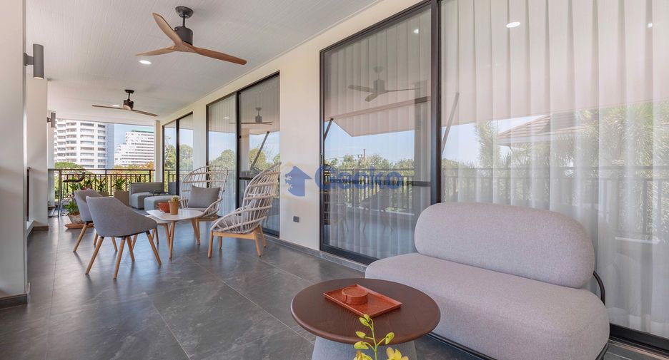 For sale 3 bedrooms condo in Na Jomtien, Pattaya
