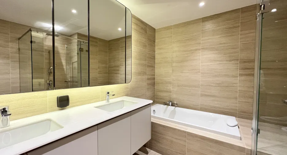 For rent 2 bedrooms condo in Khlong Toei, Bangkok