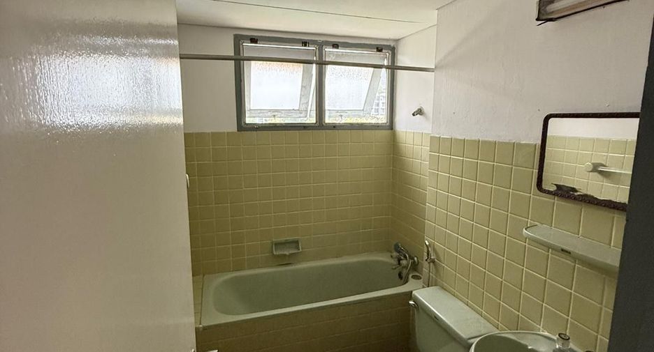 À louer 3 chambres condo à Watthana, Bangkok