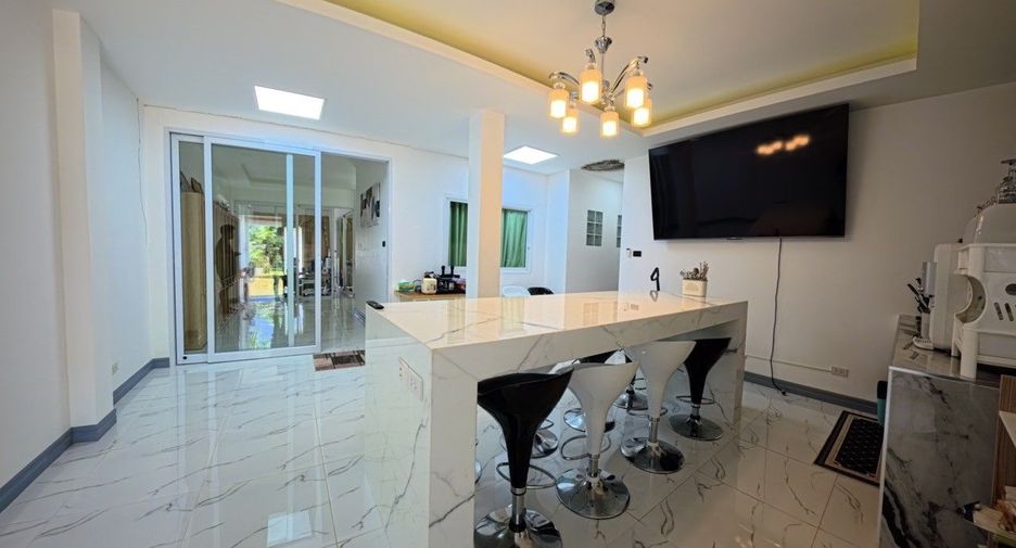 For sale 4 bedrooms house in Thalang, Phuket