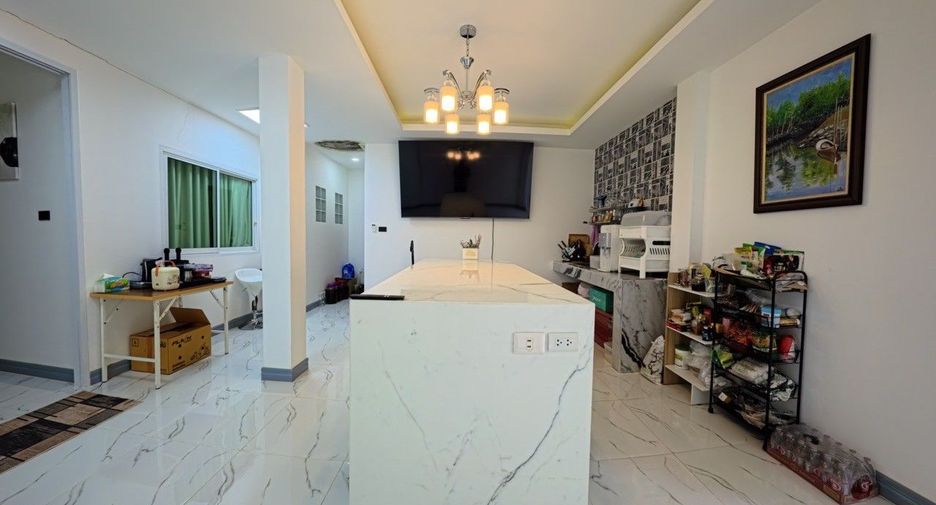 For sale 4 bedrooms house in Thalang, Phuket