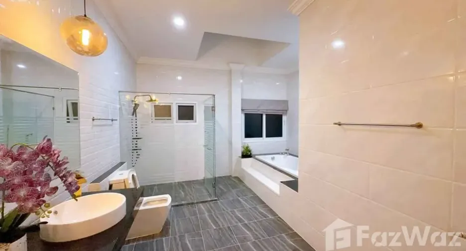 For rent 4 bedrooms villa in Huay Yai, Pattaya