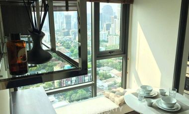 For sale 1 bed condo in Khlong Toei, Bangkok