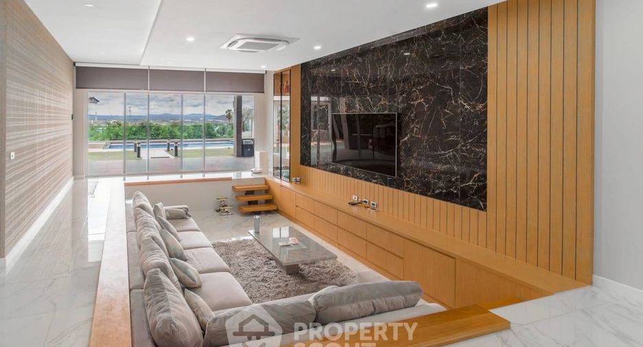 For sale 4 ベッドルーム villa in Bang Lamung, Chonburi