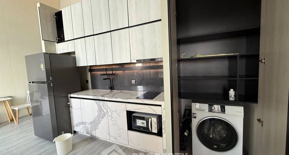 For sale 2 ベッドルーム condo in Phra Khanong, Bangkok