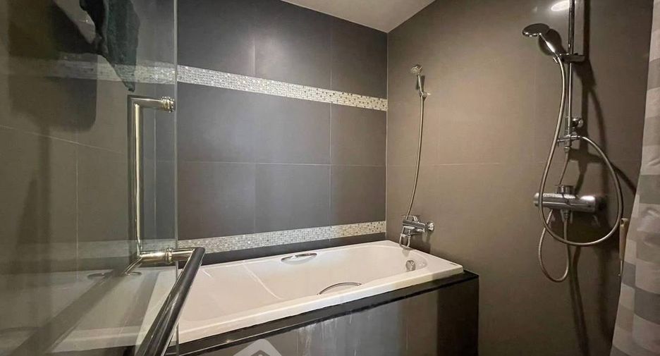 For sale 1 bed condo in Khlong Toei, Bangkok