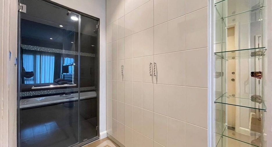 For sale 1 bed condo in Khlong Toei, Bangkok