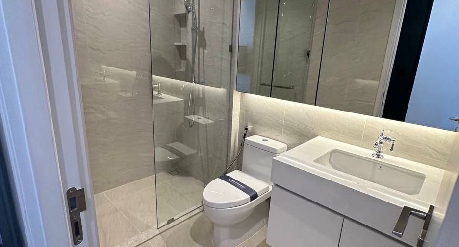 For rent 2 bedrooms condo in Pathum Wan, Bangkok