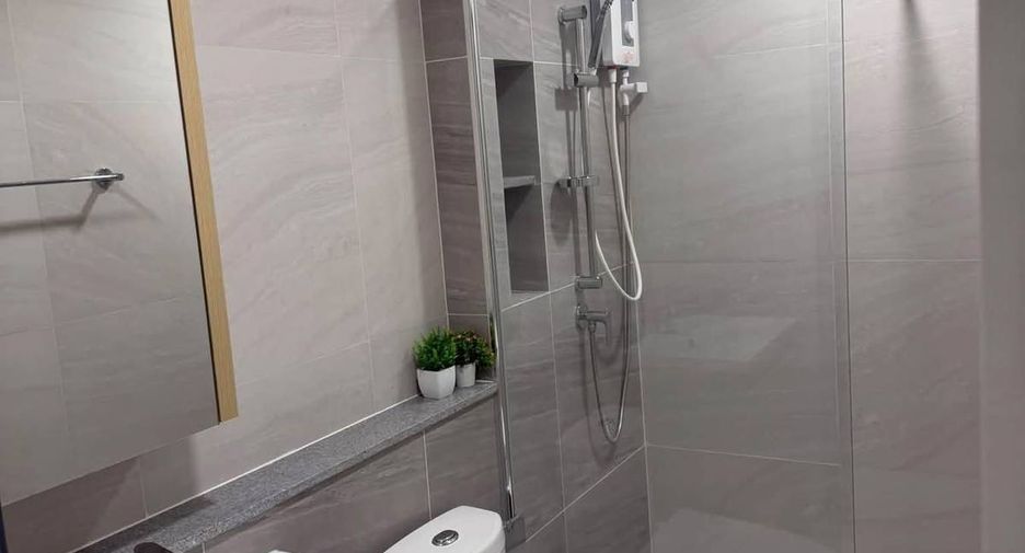 Condo en alquiler de 2 habitaciones en Huai Khwang, Bangkok