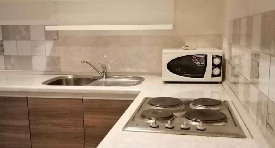 Wohnung zur Miete mit 3 Zimmer in Huai Khwang, Bangkok