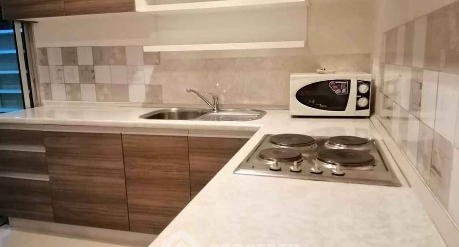 Wohnung zur Miete mit 3 Zimmer in Huai Khwang, Bangkok