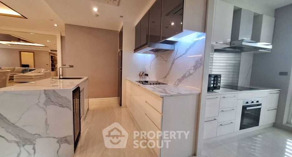 For rent 3 bedrooms condo in Khlong Toei, Bangkok
