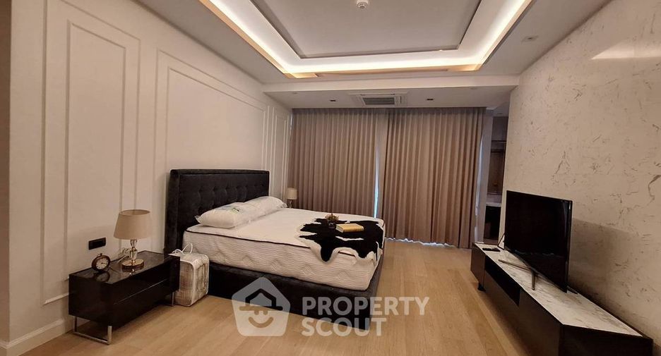 For rent 3 bedrooms condo in Khlong Toei, Bangkok