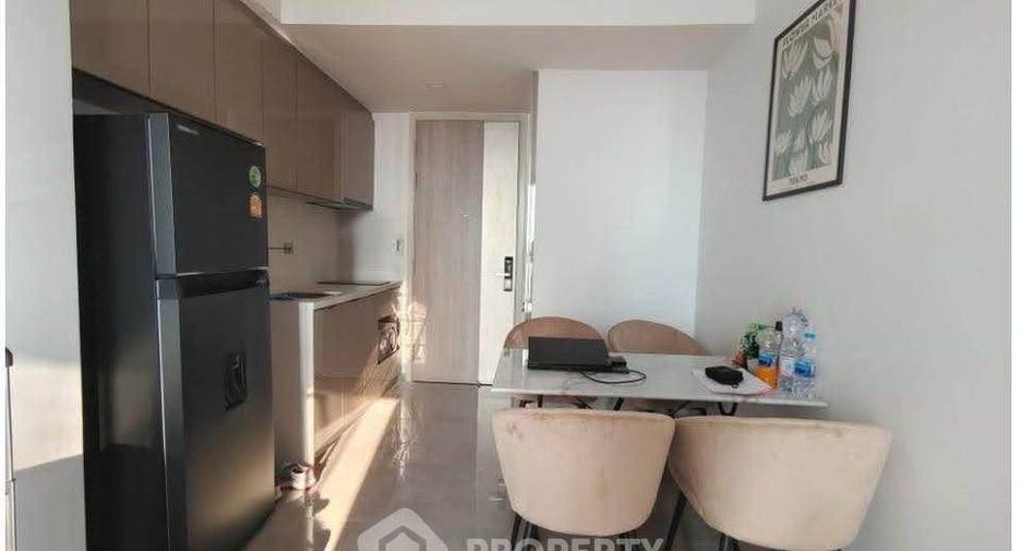 For rent 2 bedrooms condo in Huai Khwang, Bangkok