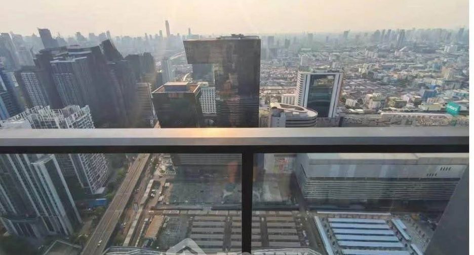 For rent 2 bedrooms condo in Huai Khwang, Bangkok