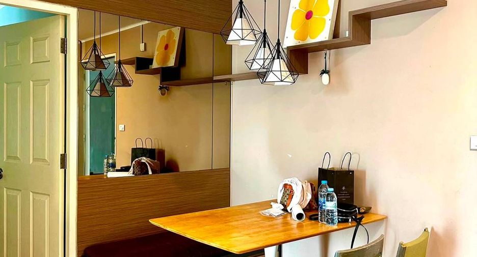 Condo en alquiler de 2 habitaciones en Huai Khwang, Bangkok