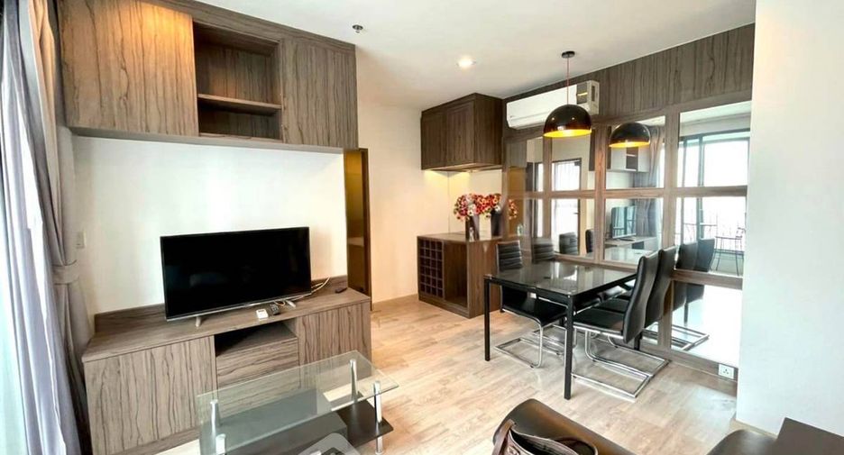 Condo en alquiler de 2 habitaciones en Huai Khwang, Bangkok