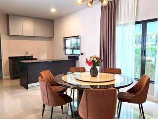 Casa en alquiler de 5 habitaciones en Bang Kapi, Bangkok