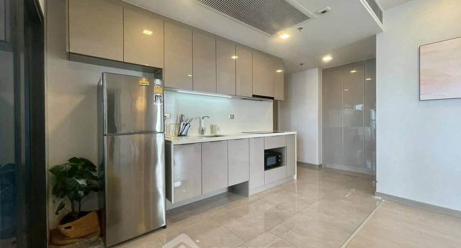 For rent 2 bedrooms condo in Huai Khwang, Bangkok