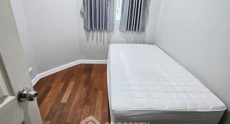 For rent 3 ベッドルーム condo in Huai Khwang, Bangkok