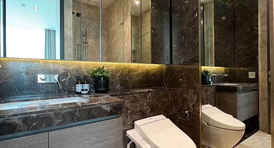 For rent 2 bedrooms condo in Pathum Wan, Bangkok