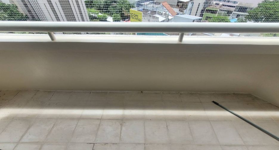 Wohnung zur Miete und zum Kauf mit 3 Zimmer in Khlong Toei, Bangkok