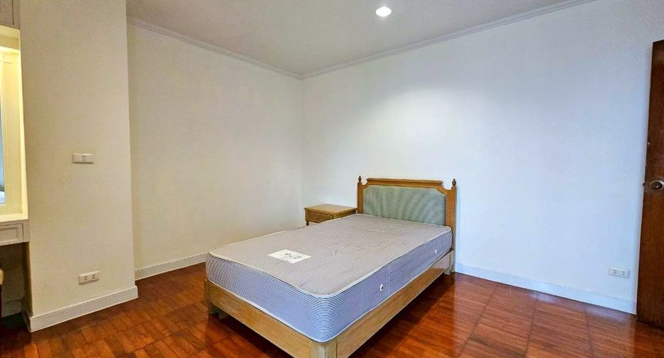 For rent 3 bedrooms condo in Watthana, Bangkok